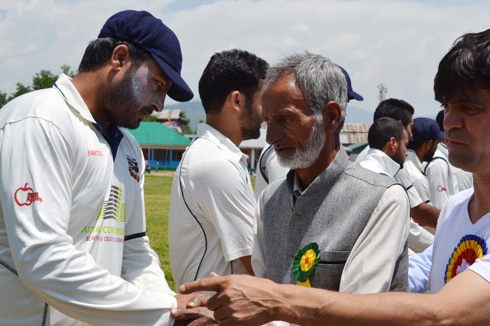 Nayeem’s father inaugurates T20 tournament in Handwara